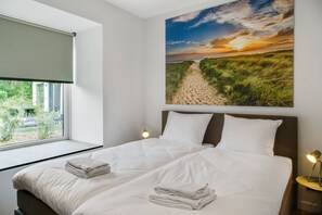 12 quartos, individualmente mobiliados, roupa de cama