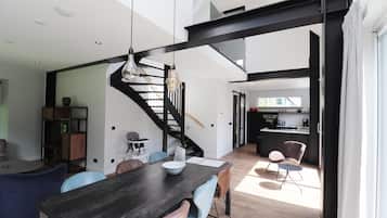 Classic House, 3 Bedrooms | Living room