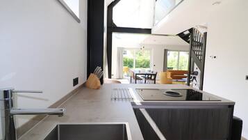 Classic House, 3 Bedrooms | Private kitchen | Fridge, microwave, dishwasher, coffee/tea maker