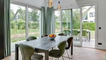 Elite House, 3 Bedrooms | Dining