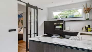 Fridge, microwave, dishwasher, coffee/tea maker