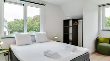 12 bedrooms, individually furnished, bed sheets