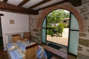 Dining - Holiday House Overlooking Lake Near Tuscany (Lisciano Niccone)