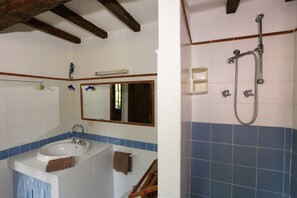 Classic House, 2 Bedrooms | Bathroom - Holiday House Overlooking Lake Near Tuscany (Lisciano Niccone)