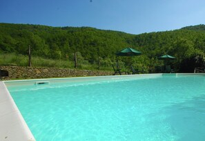 Classic House, 2 Bedrooms | Pool - Holiday House Overlooking Lake Near Tuscany (Lisciano Niccone)
