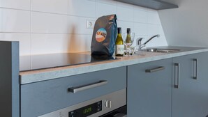 Private kitchen | Coffee/tea maker, oven, dishwasher, electric kettle - Luxurious Studio for 2 People, a 1-minute Walk From the Beach of Zoutelande (Zoutelande)