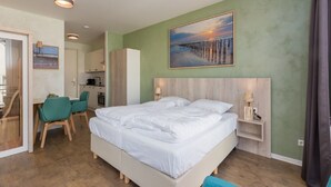 3 bedrooms, bed sheets - Luxurious Studio for 2 People, a 1-minute Walk From the Beach of Zoutelande (Zoutelande)