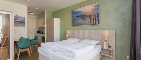 Comfort Apartment, 1 Bedroom | 3 bedrooms, bed sheets