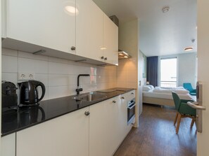 Deluxe Apartment, 1 Bedroom | Private kitchen