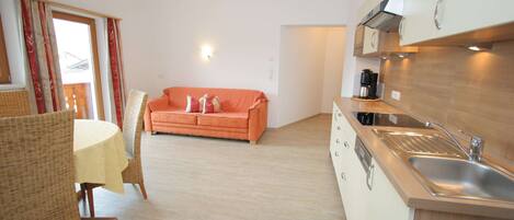 Luxury Apartment, 2 Bedrooms | Living room