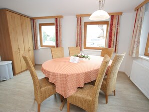 Premium Apartment, 2 Bedrooms | Dining - Spacious Apartment in Uderns Near Ski Area (Uderns)