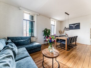 Living room - Spacious Farmhouse in Silvolde With Garden (Silvolde)