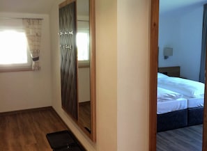 Comfort Apartment, 3 Bedrooms | 6 bedrooms, bed sheets