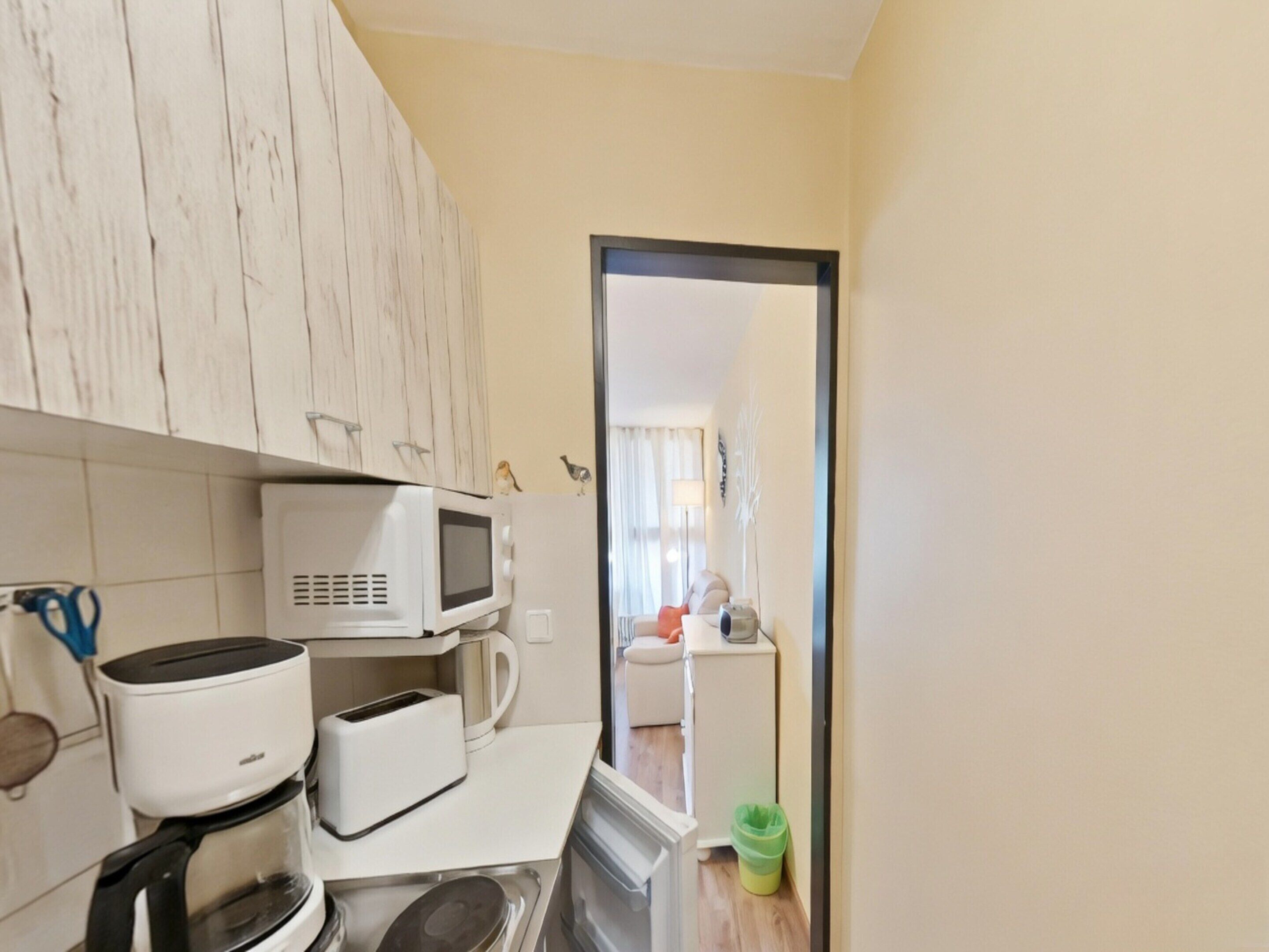 Classic Apartment, 1 Bedroom | Private kitchen | Fridge, microwave, coffee/tea maker, electric kettle