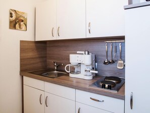 Fridge, microwave, coffee/tea maker, electric kettle - Inviting Apartment in Freyung With Sauna & Indoor Pool (Freyung)