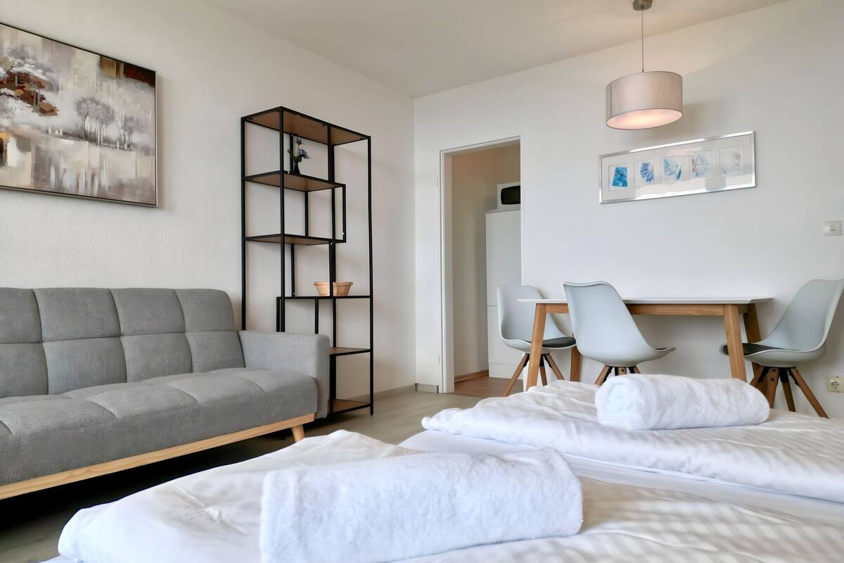 1 chambre, ameublement personnalisé, draps fournis