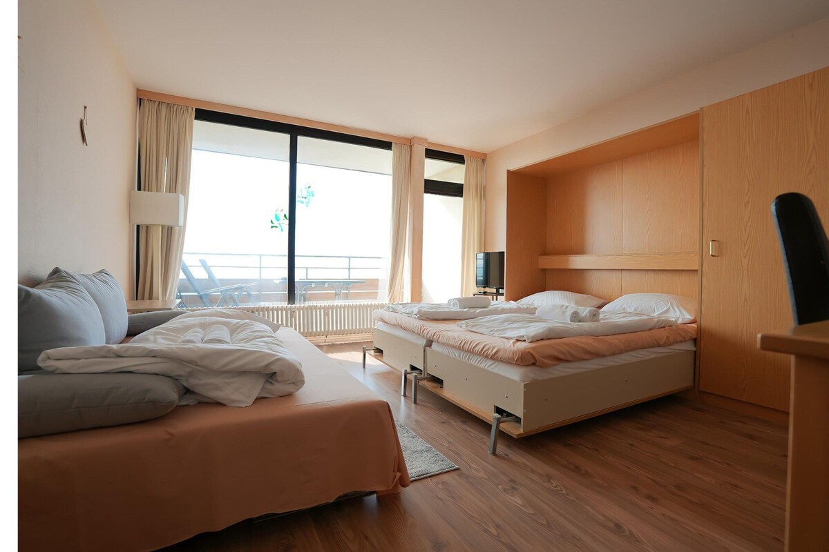 14 bedrooms, laptop workspace, individually furnished, bed sheets