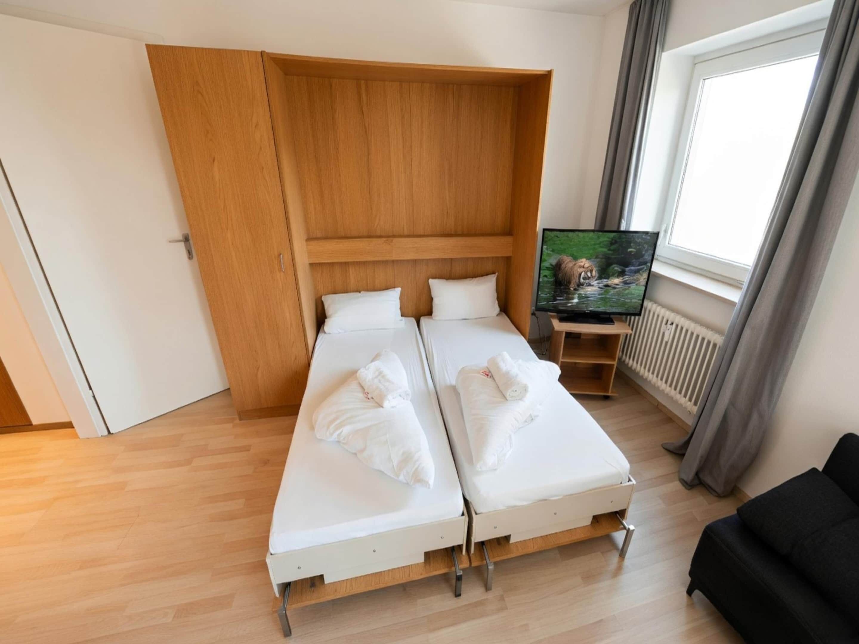 14 bedrooms, individually furnished, laptop workspace, bed sheets