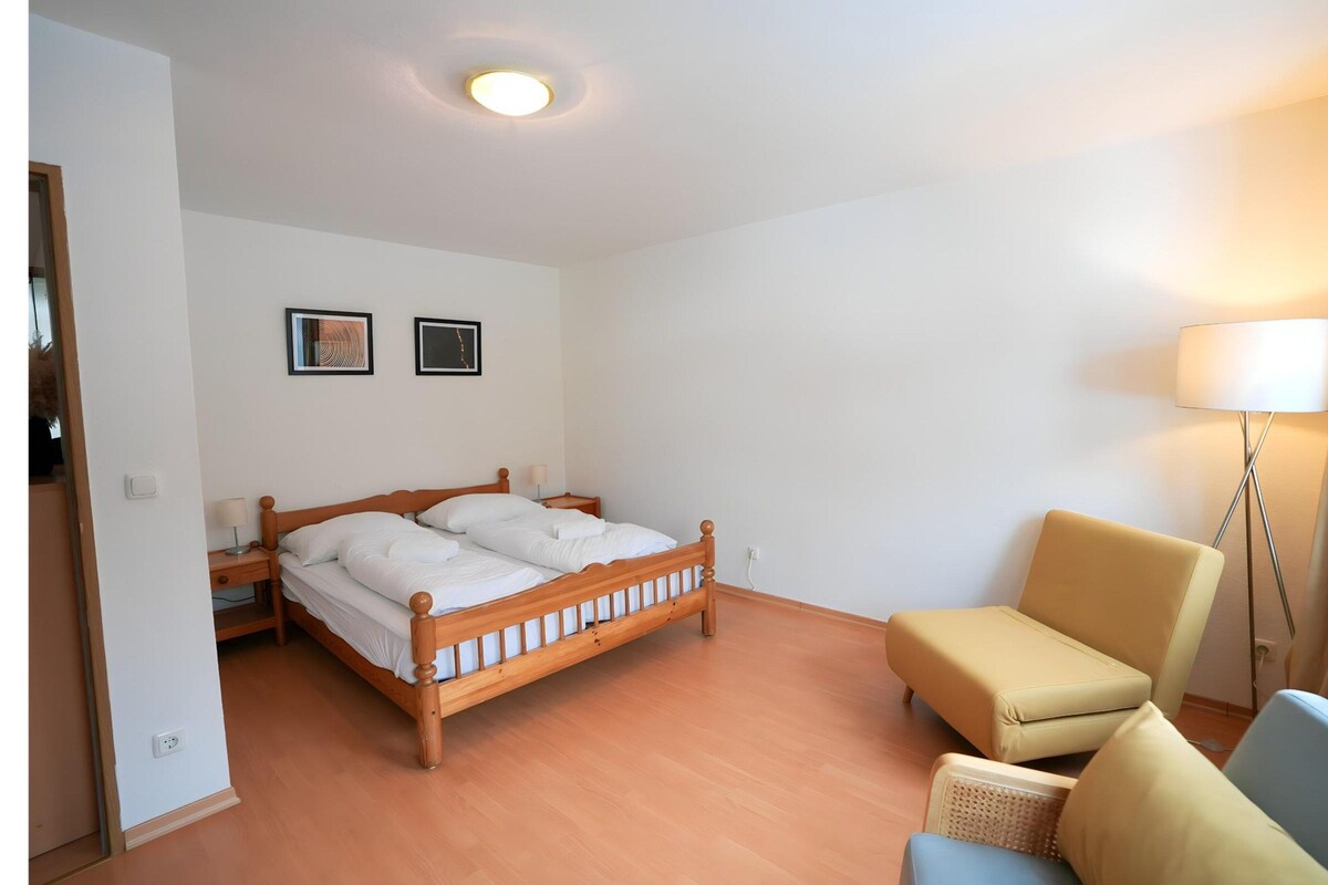 14 bedrooms, laptop workspace, individually furnished, bed sheets