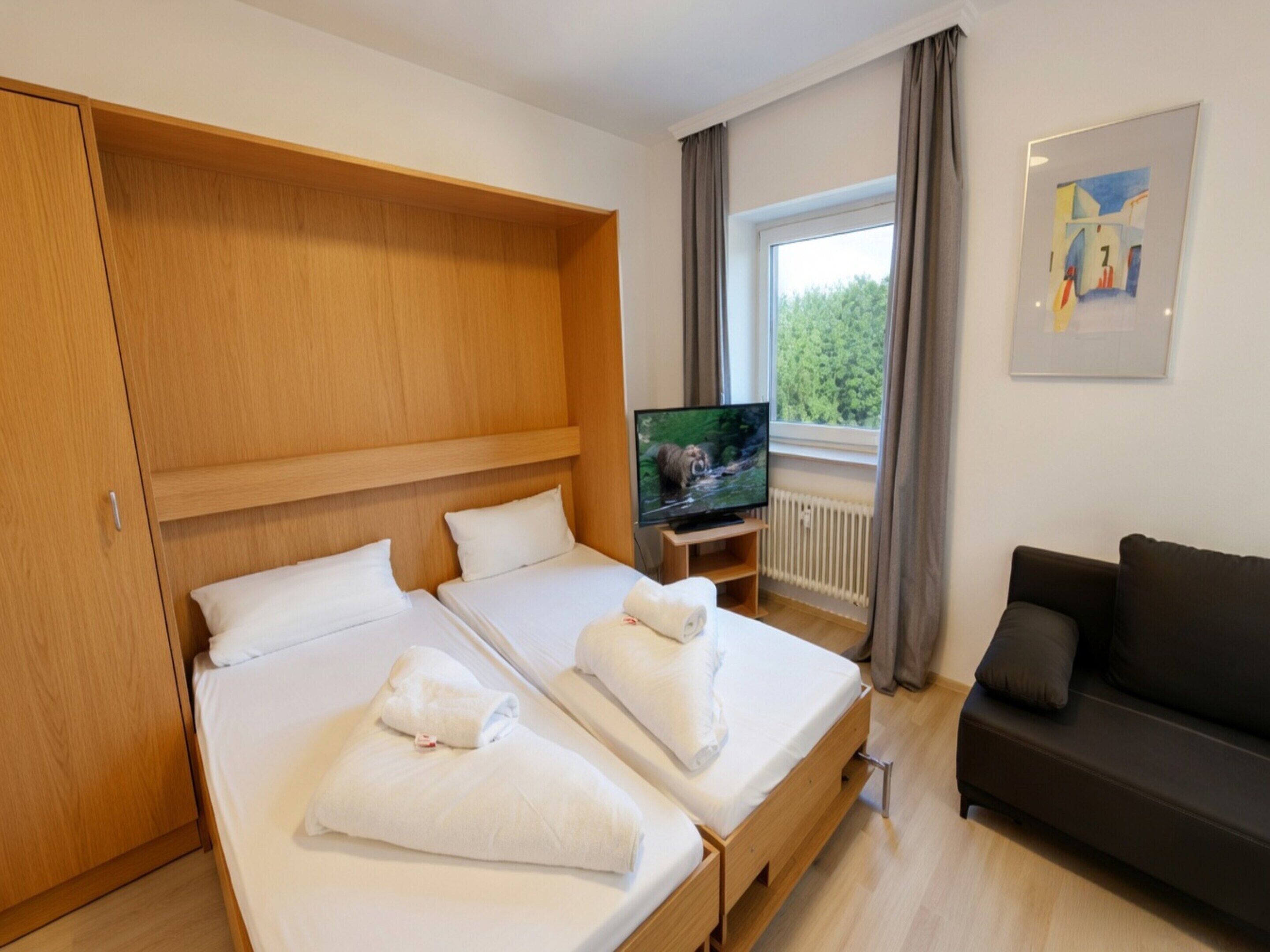 14 bedrooms, individually furnished, bed sheets