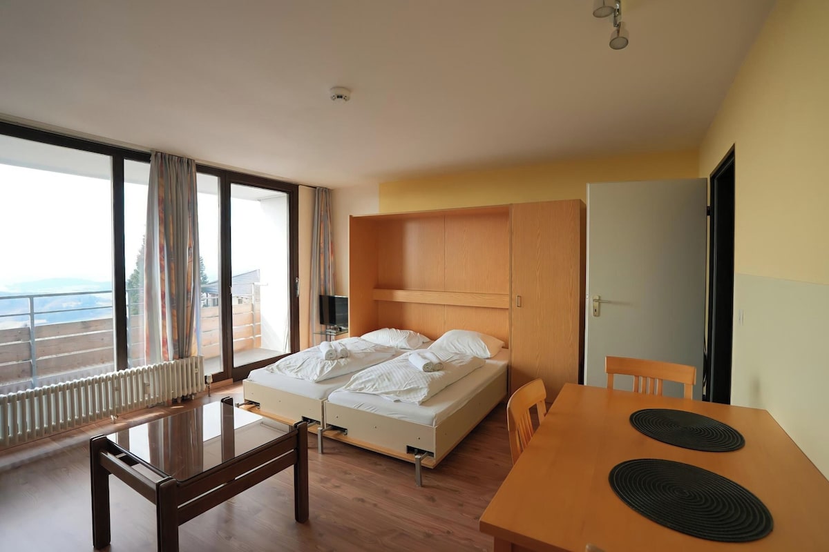 14 Schlafzimmer, laptopgeeigneter Arbeitsplatz, individuell eingerichtet
