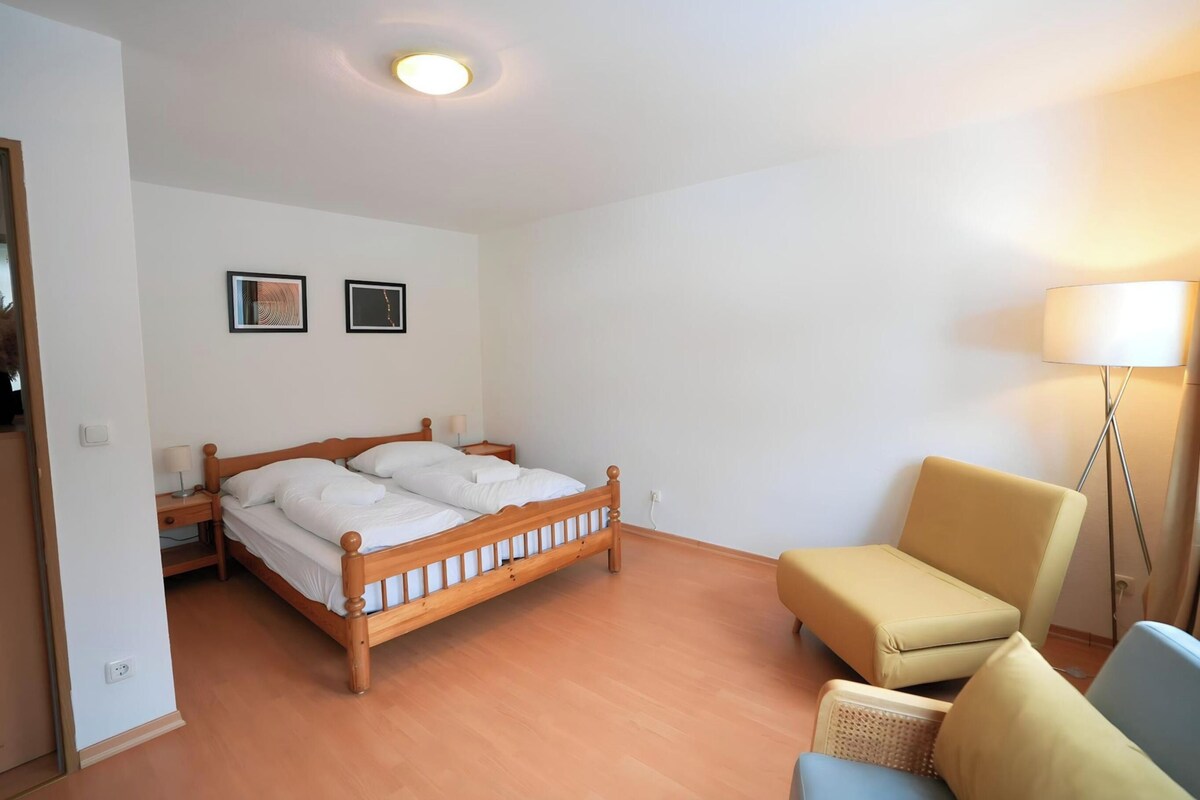 Apartamento superior, 2 quartos | 14 quartos, espaço de trabalho para notebook, individualmente mobiliados