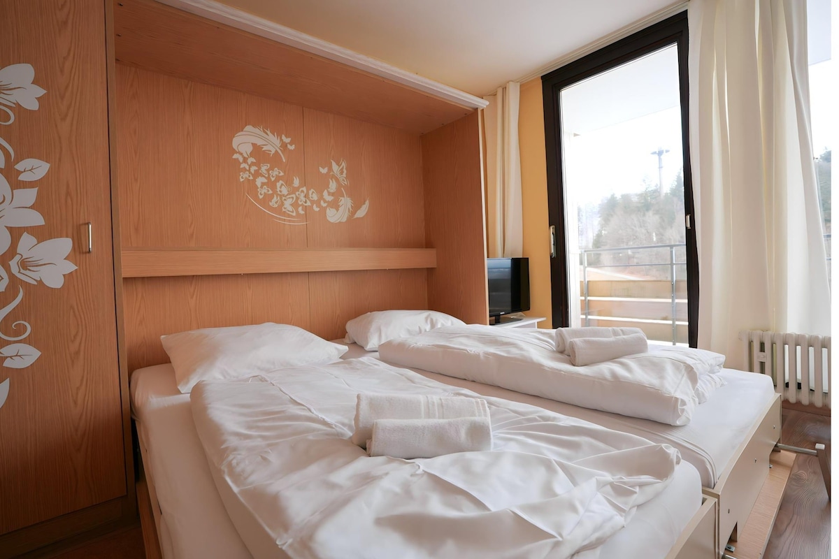 Deluxe Apartment, 1 Bedroom | 14 bilik tidur, ruang kerja komputer riba 