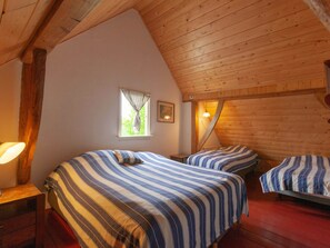 Classic House, 4 Bedrooms | 5 bedrooms, individually furnished, bed sheets - Cozy Apartment in Enschede Near Forest (Enschede)