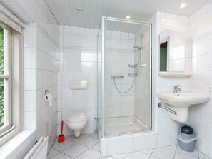 Maison Classique, 3 chambres | Salle de bain | Baignoire