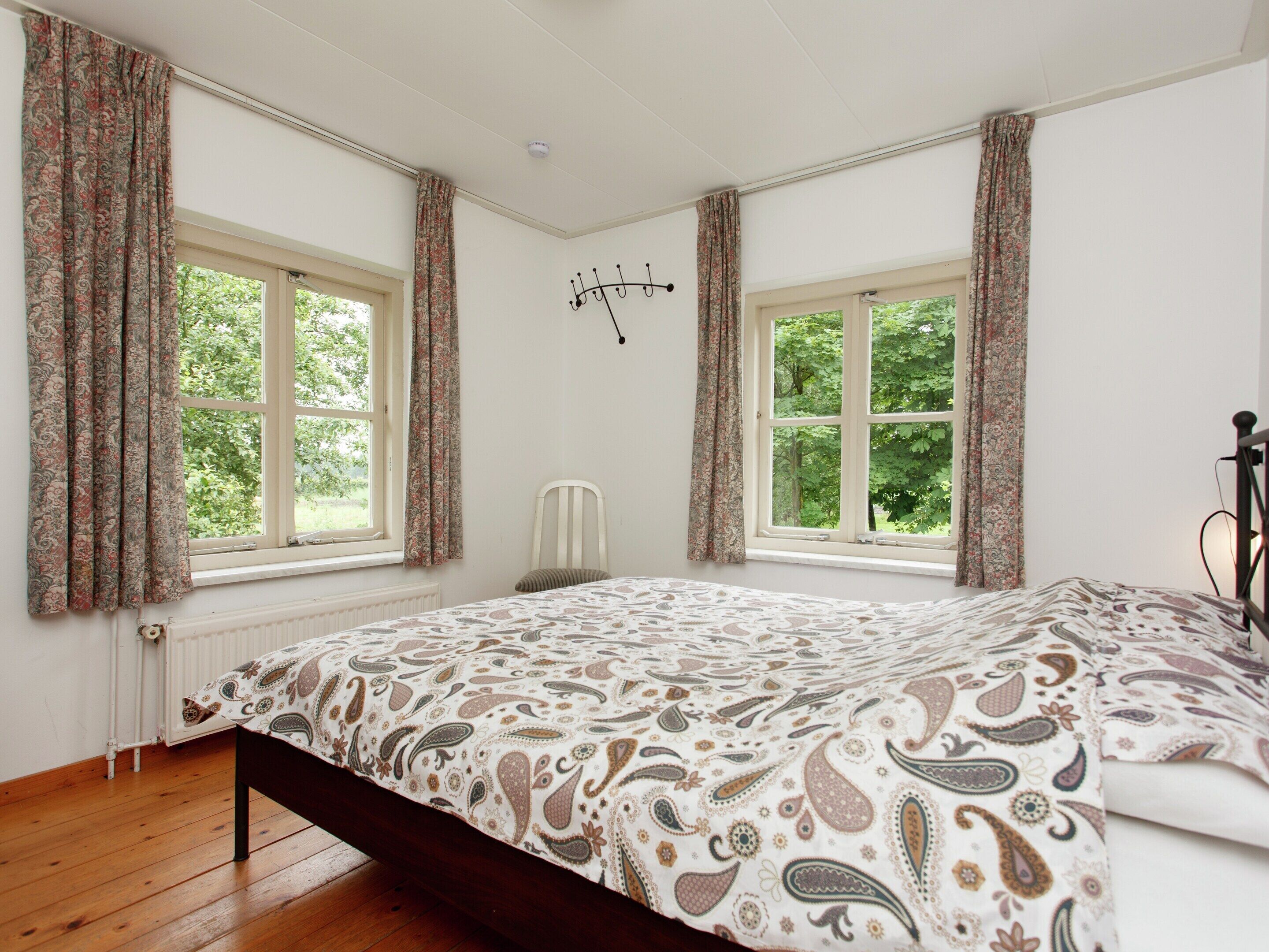 7 bedrooms, individually furnished, bed sheets