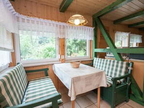 Deluxe Bungalow, 2 Bedrooms | Dining