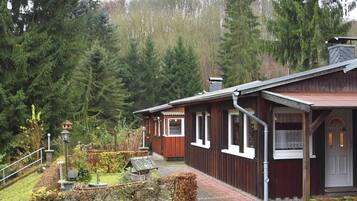 Bungalow tiện nghi đơn giản, 2 phòng ngủ | Vườn