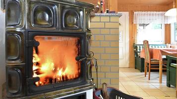 Comfort Bungalow, 2 Bedrooms | Interior detail