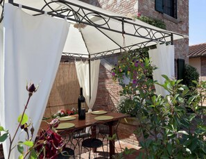 Maison Classique, 3 chambres | Restauration