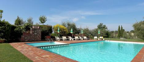 Piscine couverte, piscine extérieure