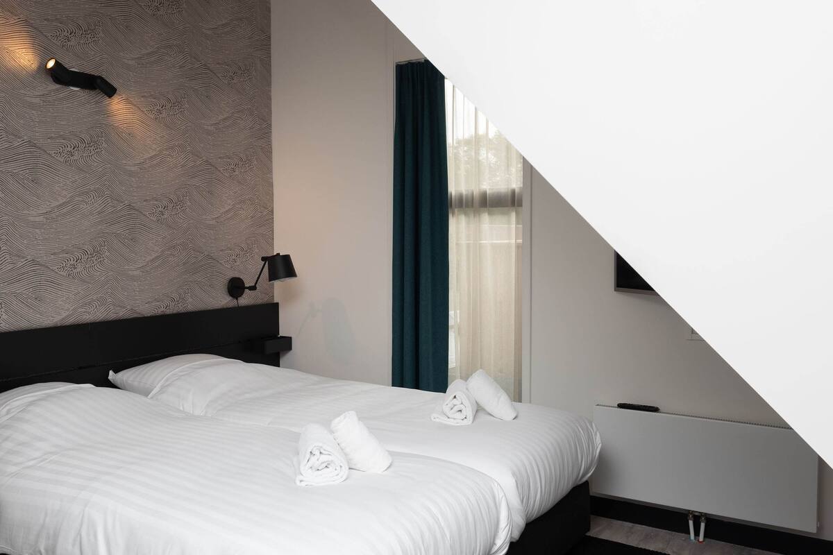 Comfort Apartment, 2 Bedrooms | 3 bedrooms, individually furnished, bed sheets