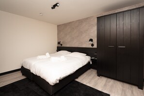 3 Schlafzimmer, individuell eingerichtet, Bettwäsche
