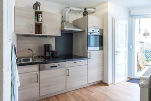 Classic House, 4 Bedrooms | Private kitchen