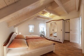 Classic Apartment, 2 Bedrooms | 6 bedrooms, individually furnished, bed sheets