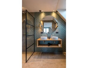 Comfort House, 3 Bedrooms | Bathroom | Bathtub, hair dryer