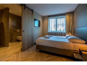 4 Schlafzimmer, individuell eingerichtet, Bügeleisen/Bügelbrett