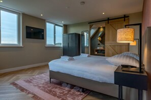 14 bedrooms, individually furnished, iron/ironing board, bed sheets