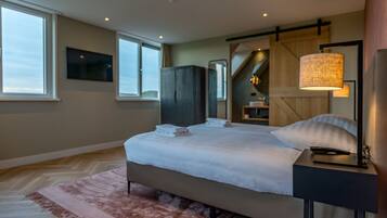 14 bedrooms, individually furnished, iron/ironing board, bed sheets