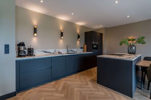 Fridge, oven, dishwasher, toaster