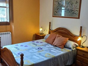 10 bedrooms, individually furnished, bed sheets - Luxurious Cottage in Sant Salvador de Guardiola (Sant Salvador de Guardiola)