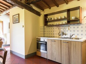 Classic House, 2 Bedrooms | Private kitchen