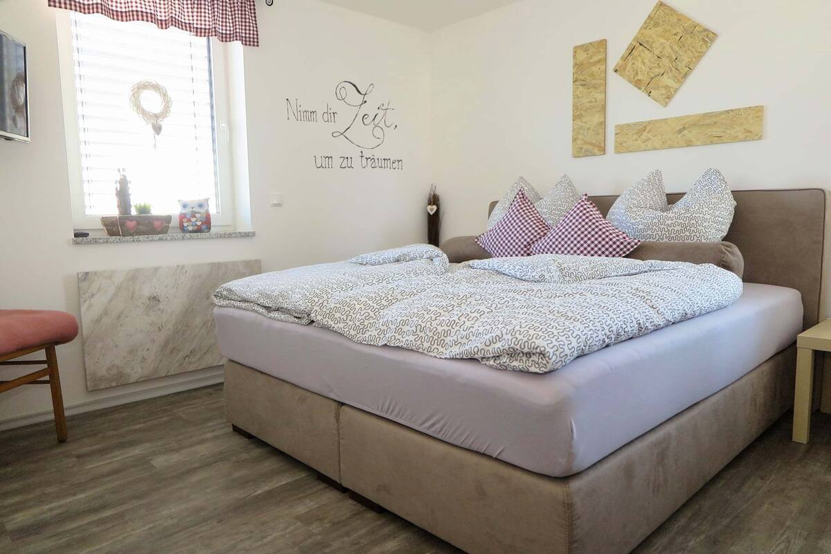 Classic House, 3 Bedrooms | 6 bilik tidur, dilengkapkan perabot secara berasingan, cadar katil