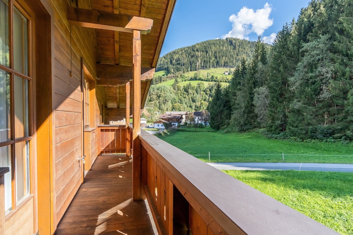 Classic Apartment, 3 Bedrooms | Balcony