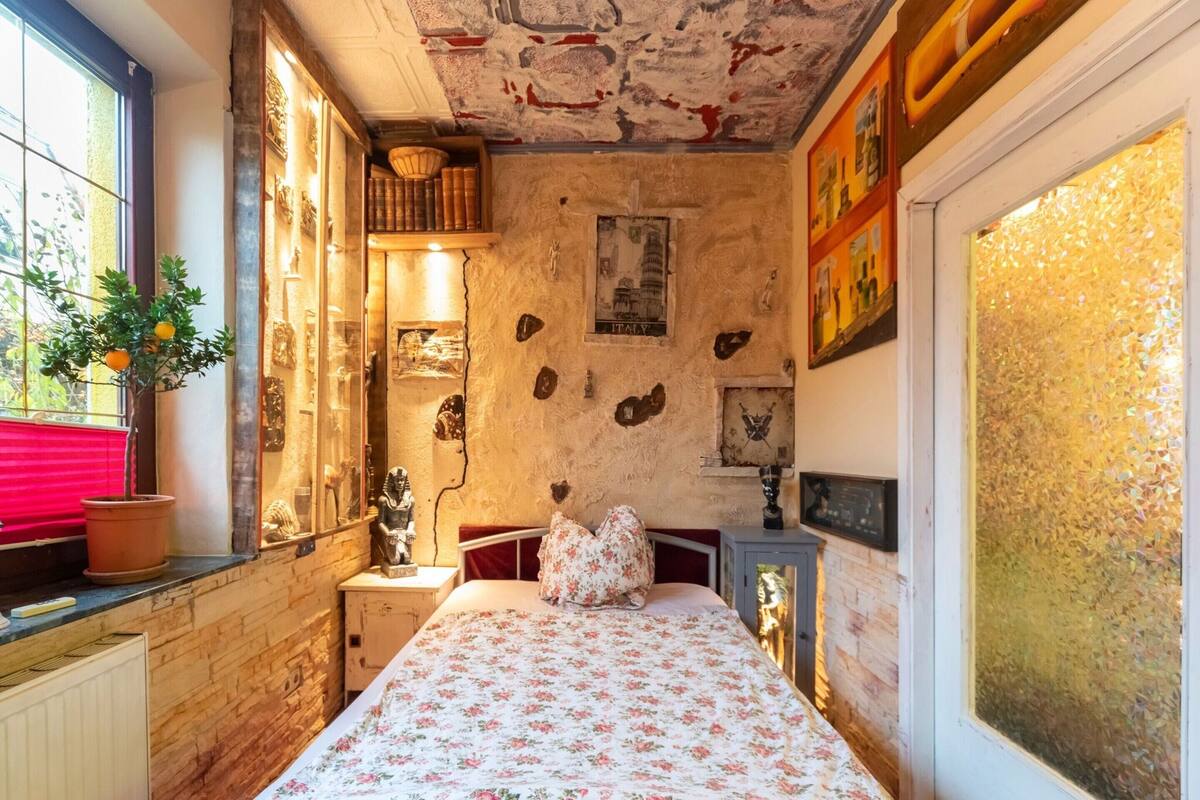 12 habitaciones, muebles diferentes y ropa de cama