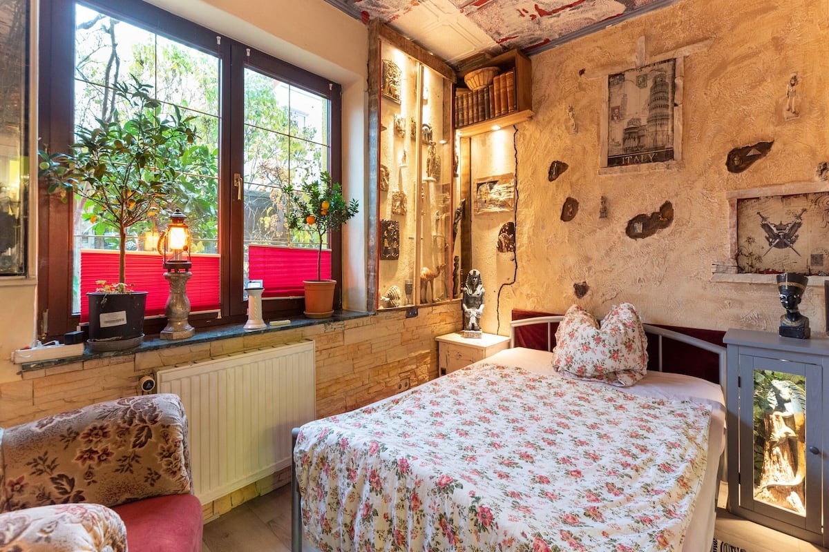 12 habitaciones, muebles diferentes y ropa de cama